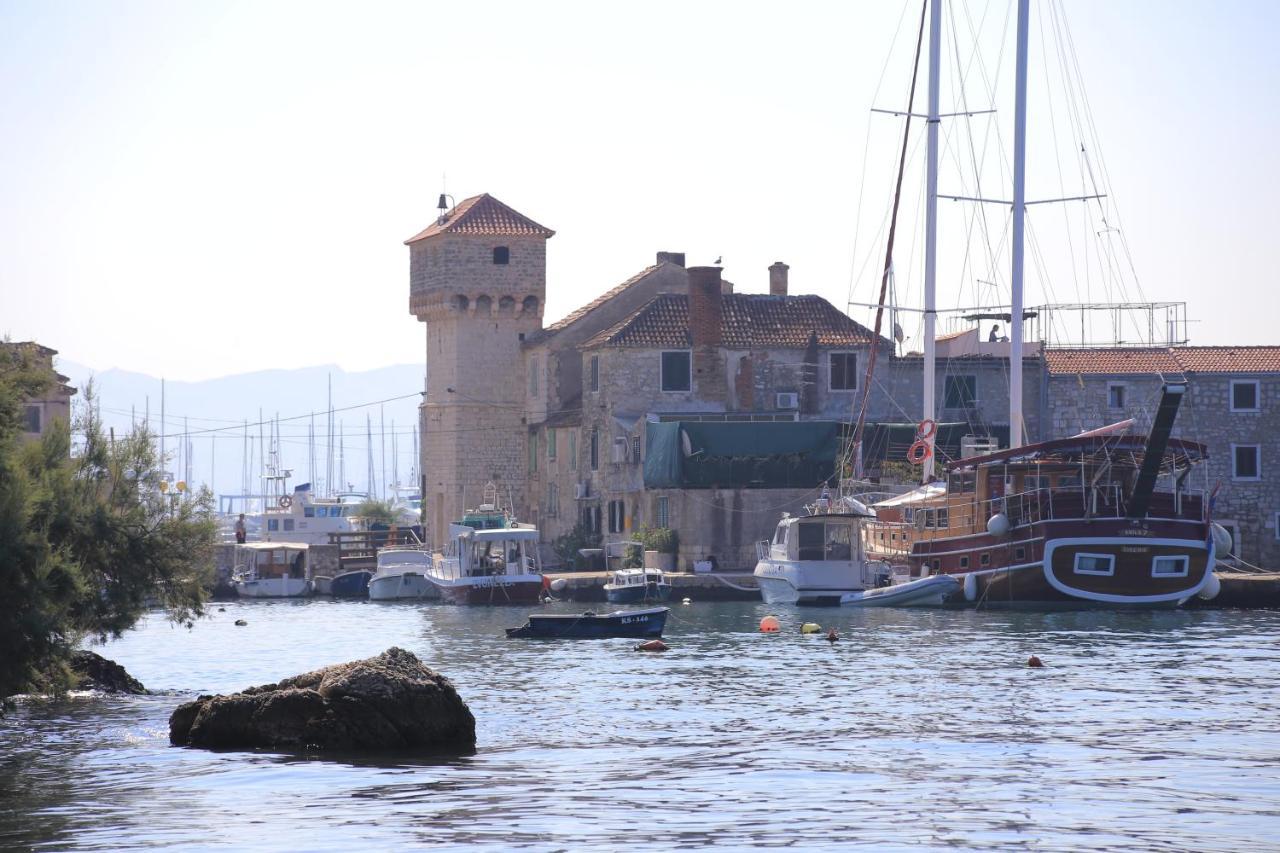 Apartments With A Parking Space Kastel Gomilica, Kastela - 19248 Экстерьер фото